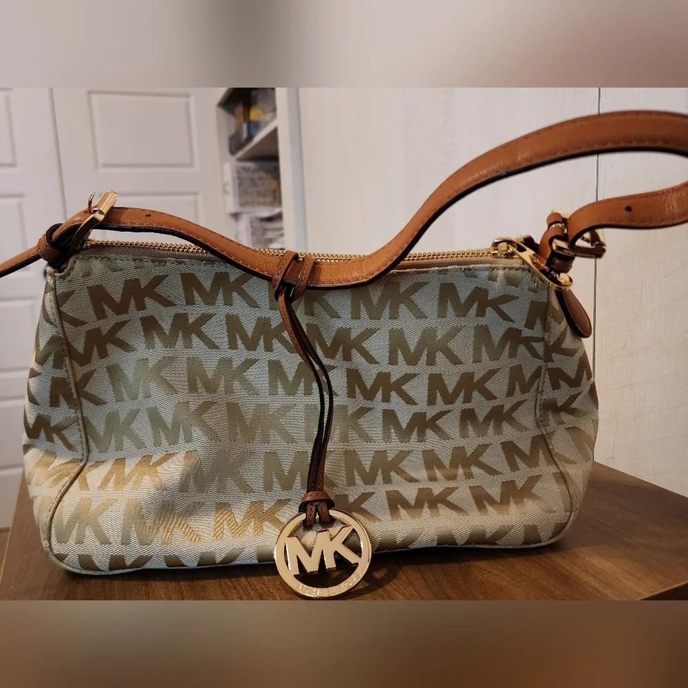EUC Michael‎ Kors shoulder bag